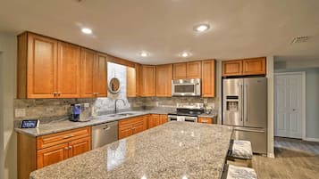 House (4 Bedrooms) | Private kitchen | Microwave, oven, stovetop, dishwasher