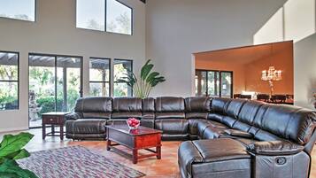 House (5 Bedrooms) | Interior