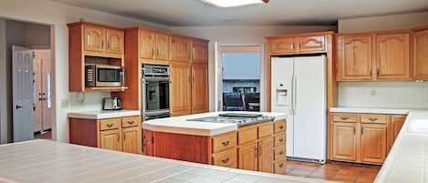 House (5 Bedrooms) | Interior