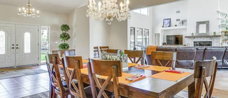 House (5 Bedrooms) | Interior