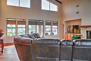 House (5 Bedrooms) | Interior