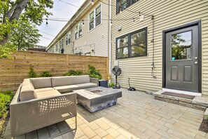 Interior - 2 Mi to National Mall: Modern DC Retreat w/ Patio (Washington)