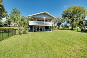 Apartment (2 Bedrooms) | Interior - Docks + Balcony: Peaceful River Abode in Dunnellon (Dunnellon)
