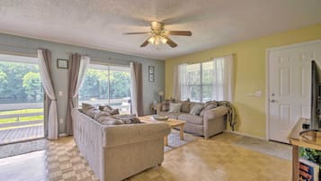 Apartment (2 Bedrooms) | Front of property