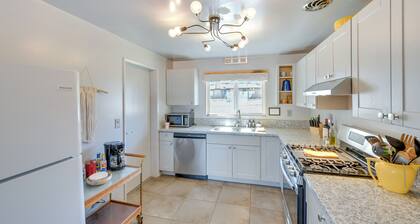 Joshua Tree Vacation Home w/ Private Hot Tub!