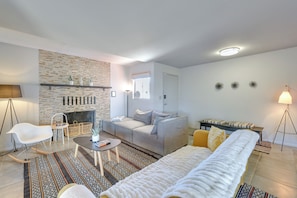 Interior - Joshua Tree Vacation Home w/ Private Hot Tub! (Joshua Tree)