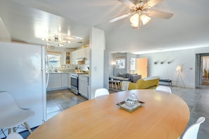 Interior - Joshua Tree Vacation Home w/ Private Hot Tub! (Joshua Tree)