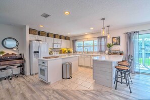 House (2 Bedrooms) | Interior - Withlacoochee River House w/ Dock + Kayaks! (Inglis)