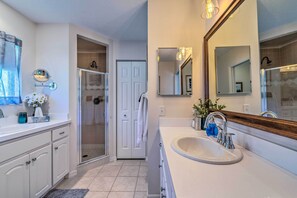 House (2 Bedrooms) | Interior - Withlacoochee River House w/ Dock + Kayaks! (Inglis)