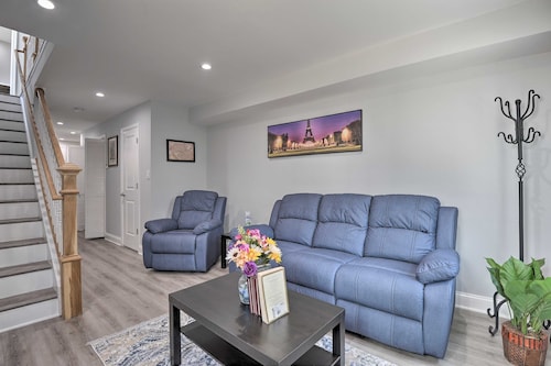 6 Mi to Ivy City: Guesthouse w/ Fire Pit in DC!