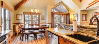 Walk to Shuttle, Lift & Main St! Breck Ski Base