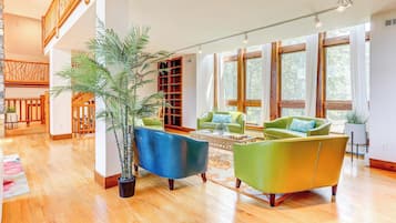 House (6 Bedrooms) | Interior