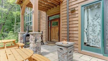 House (6 Bedrooms) | Interior