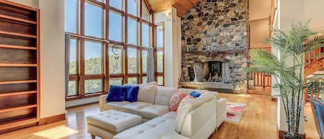 House (6 Bedrooms) | Interior
