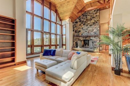 House (6 Bedrooms) | Interior. Peaceful Mountian Oasis: Firepit, Hot Tub, Sauna!