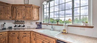 The Vineyard Country Farm Home at Grand Valley