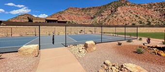 Day Trip to Zion: Home w/ Fire Pit & Pool Access