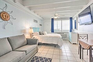 Interior - Panama City Beach Studio w/ Pool & Beach Access (Panama City Beach)