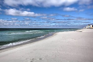 Interior - Panama City Beach Studio w/ Pool & Beach Access (Panama City Beach)