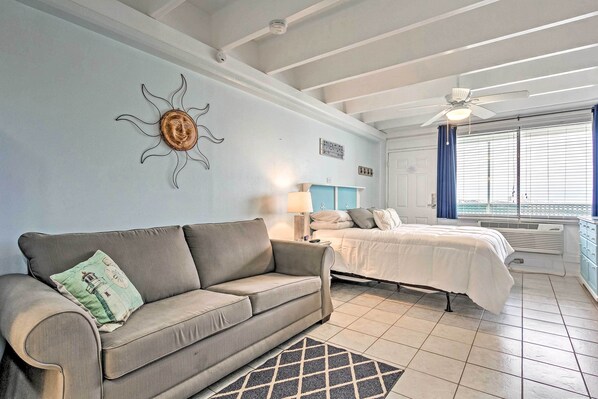 Apartment (0 Bedroom) | Interior - Panama City Beach Studio w/ Pool & Beach Access (Panama City Beach)