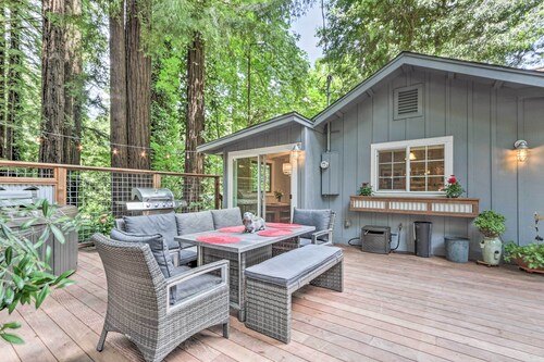 Redwoods Cabin w/ Hot Tub: Walk to Russian River!
