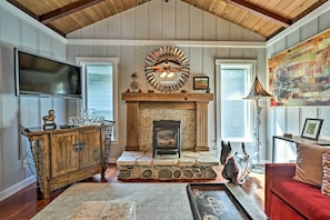 House (2 Bedrooms) | Interior