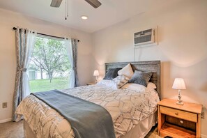 House (3 Bedrooms) | Interior - Riverfront Family Home: Yard, Orchard, Dock! (Los Fresnos)