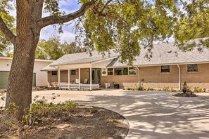 House (3 Bedrooms) | Interior - Riverfront Family Home: Yard, Orchard, Dock! (Los Fresnos)