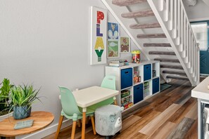 Children's area - top-of-the-line remodeled condo,close to attractions, relax here after your day (Branson)