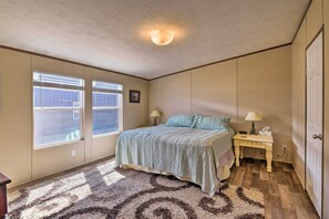 Interior - Quaint Port O'connor Home - 3 Mi to Beach! (Port O Connor)