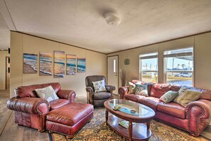 House (3 Bedrooms) | Interior - Quaint Port O'connor Home - 3 Mi to Beach! (Port O Connor)