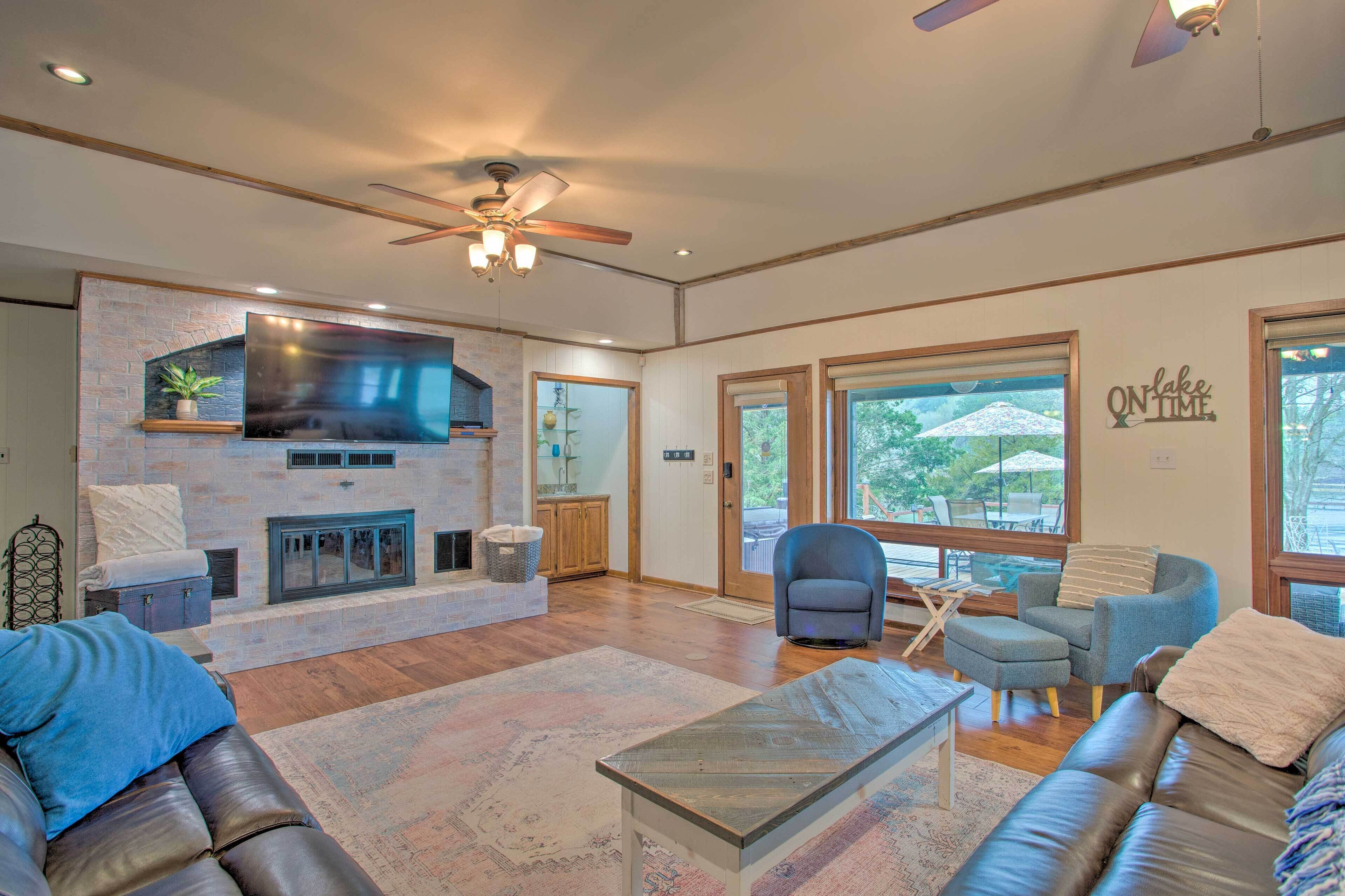 House (5 Bedrooms) | Interior