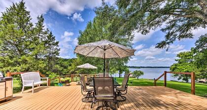 Roomy Texas Lake Retreat w/ Private Boat Ramp