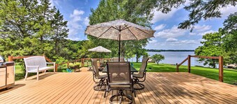 Roomy Texas Lake Retreat w/ Private Boat Ramp