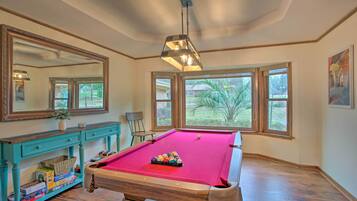 المنشأة من الداخل