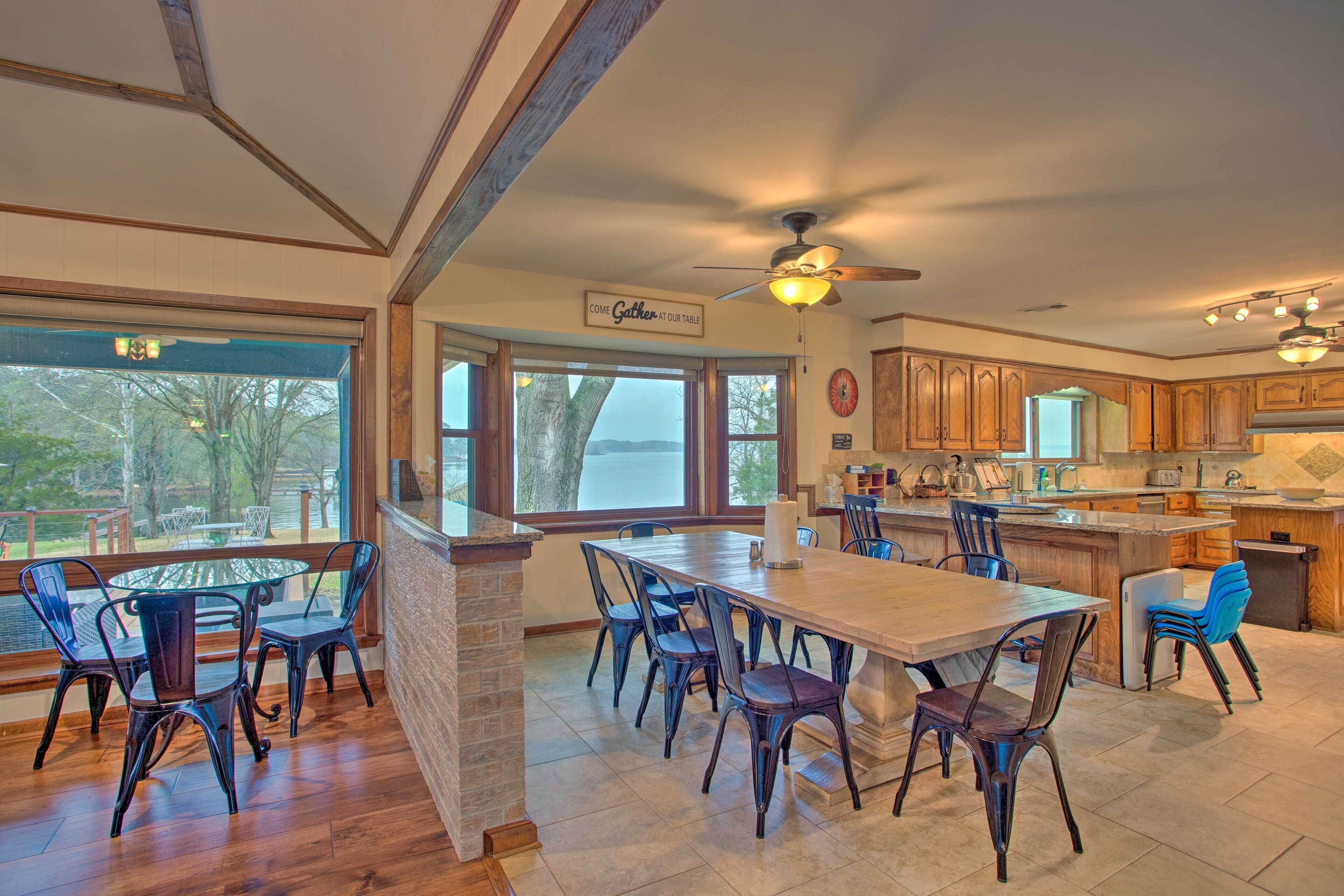 House (5 Bedrooms) | Interior