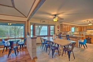 House (5 Bedrooms) | Interior