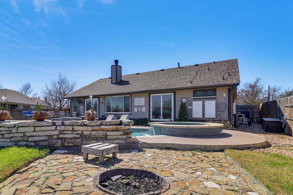 Hot Tub, Pool, & Fire Pit: Gorgeous Hutto Home - Granger, TX