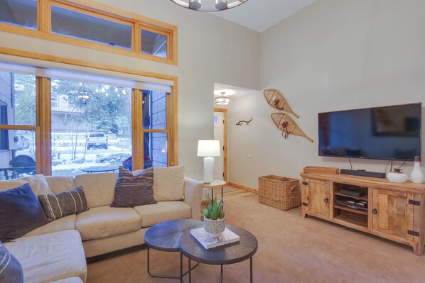 Apartment (2 Bedrooms) | Front of property - Breck Townhome w/ Balcony: Walk to Ski Lifts! (Breckenridge)