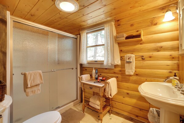 Picturesque Log Cabin In Estes Park: 9 Mi. To Rmnp - Estes Park, CO
