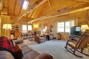 House (3 Bedrooms) | Interior - Picturesque Log Cabin in Estes Park: 9 Mi. to Rmnp (Estes Park)