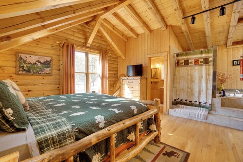 Picturesque Log Cabin in Estes Park: 9 Mi. to Rmnp