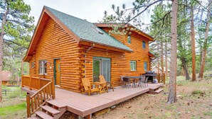 A log cabin with a deck, outdoor seating, and a grill area. - Picturesque Log Cabin in Estes Park: 9 Mi. to Rmnp (Estes Park)