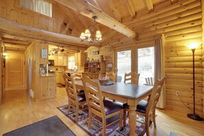 Interior - Picturesque Log Cabin in Estes Park: 9 Mi. to Rmnp (Estes Park)