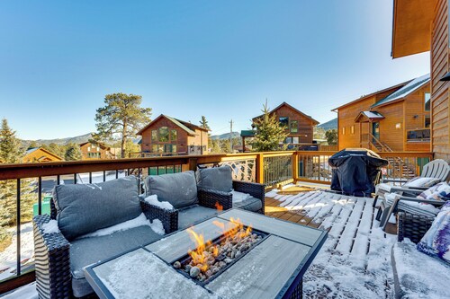 Updated & Spacious Lodge in Heart of Estes Park!