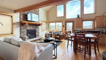 House (3 Bedrooms) | Front of property