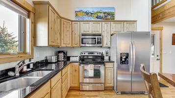 House (3 Bedrooms) | Interior