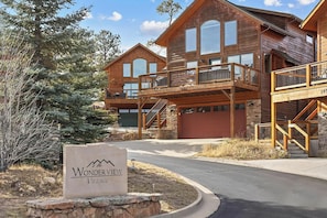 Interior - Updated & Spacious Lodge in Heart of Estes Park! (Estes Park)