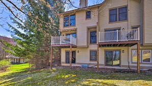 A two-story house with a balcony on the second floor. - Pocono Retreat, 1 Mi to State Park & Ski Access! (Tannersville)