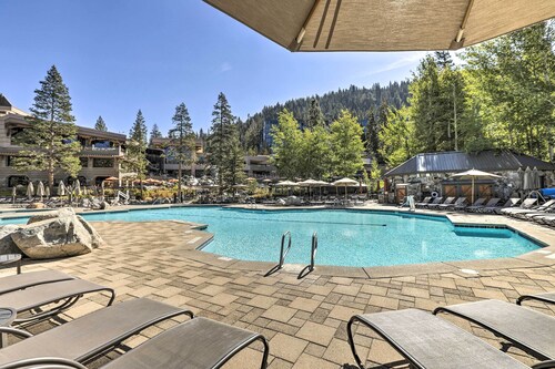 6 Mi to Lake Tahoe: Everline Resort Retreat!